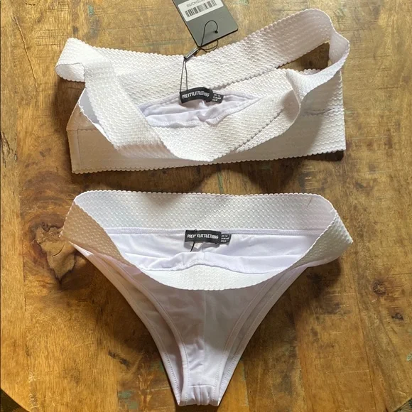 PrettyLittleThing Textured White Bikini Set - Picture 4 of 13